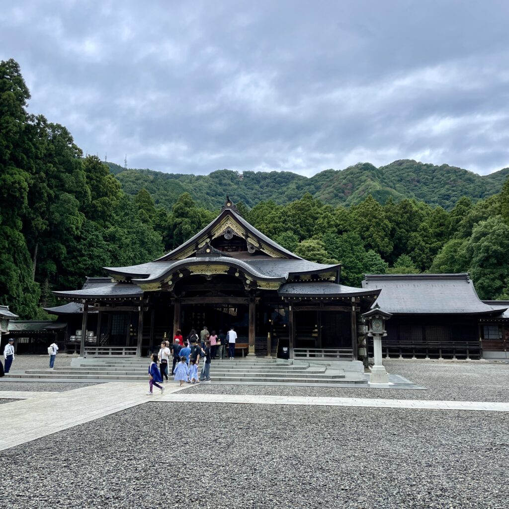 弥彦神社